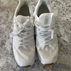 On Running White Athletic Shoes-cloud swift-brand new